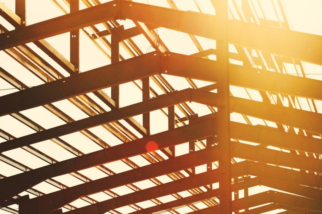 steel-beams-of-building-roof-structure-dsrhwpe6v9c